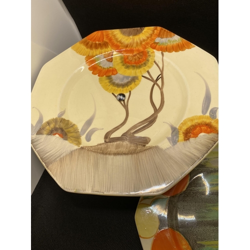 163 - Clarice Cliff 'Bizarre' Tasa stand together with one Clarice Cliff cake plate marked Delecia Bizarre... 