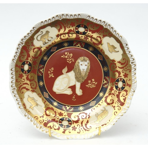 221 - Royal Crown Derby Goviers Heraldic Lion plate no. 60085, in original sealed packaging together with ... 