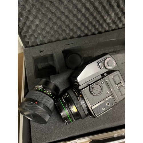 247 - Aluminium case containing a Zenza Bronica ETR Si body with AEii camera hood with Zenzanon 75mm f2.8 ... 