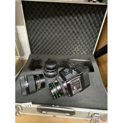 247 - Aluminium case containing a Zenza Bronica ETR Si body with AEii camera hood with Zenzanon 75mm f2.8 ... 