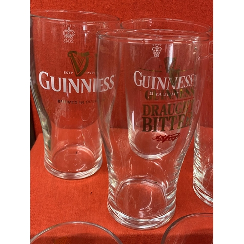 39 - Guinness memorabilia items to include a ceramic Toucan jug, postcards, pint glasses, a Gilroy and Ru... 