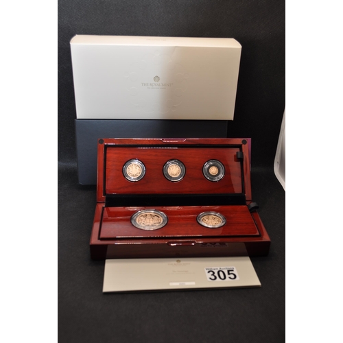The Royal Mint 2022 five-coin gold proof coin set in presentation box with Certificate no. 220/700. The box contains Five sovereign piece, double sovereign, sovereign, half sovereign and quarter sovereign. Mintage: 700.Total gross weight: 69.89g (AGW = 2.0606 oz.) Composition: 916.9/1000 Gold.