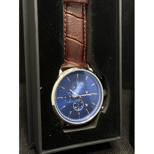 4 - A Vincero collective watch 'The chrono S' in blue steel with three subsidiary dials and an aperture,... 