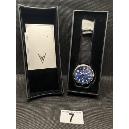 7 - A Vincero collective watch 'The Altitude' in matt black and cobalt blue with two subsidiary dials, a... 