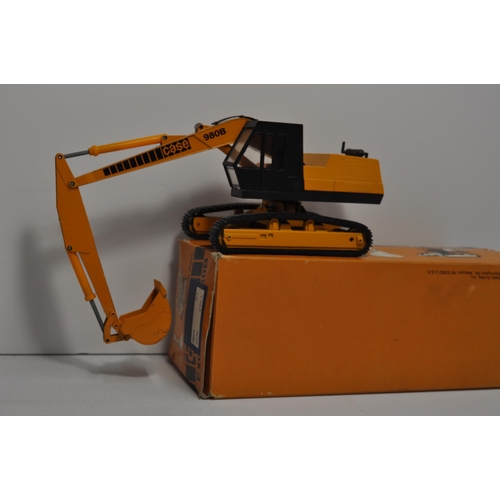 185 - A Case Excavator 980B in 1:35 scale with authentic detail and box