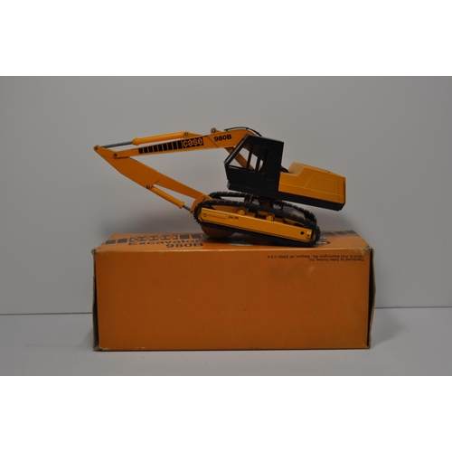 185 - A Case Excavator 980B in 1:35 scale with authentic detail and box