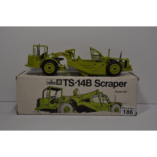 186 - A Terex GM TS-14B Scraper in 1:40 scale in green and box