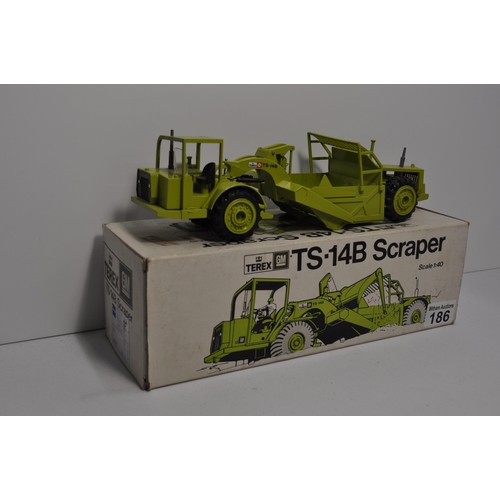 186 - A Terex GM TS-14B Scraper in 1:40 scale in green and box