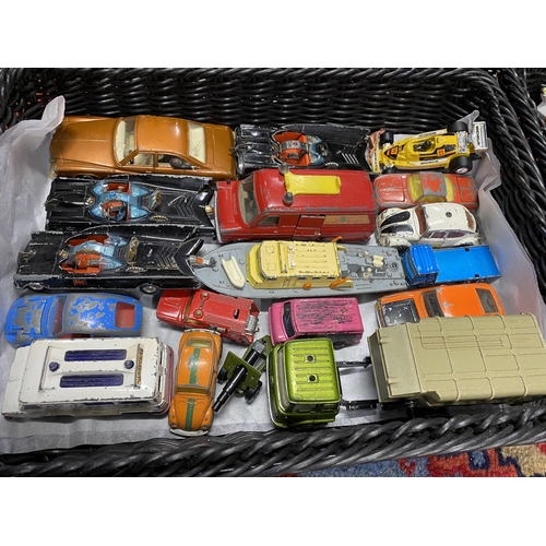 192 - A large quantity of model vehicles and planes from Corgi, Dinky, Lesney, Matchbox etc. Items inc Bat... 