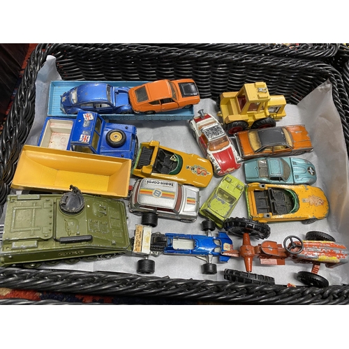 192 - A large quantity of model vehicles and planes from Corgi, Dinky, Lesney, Matchbox etc. Items inc Bat... 