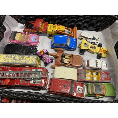 192 - A large quantity of model vehicles and planes from Corgi, Dinky, Lesney, Matchbox etc. Items inc Bat... 