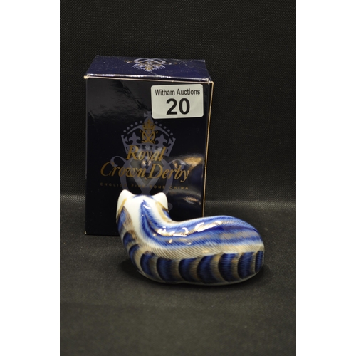 20 - Royal Crown Derby blue fox paperweight with handpainted Julie Towell 1999 to base, no stopper (secon... 