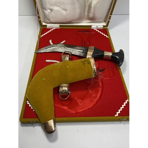 213 - Middle Eastern Jambiya style dagger in presentation box, A/F