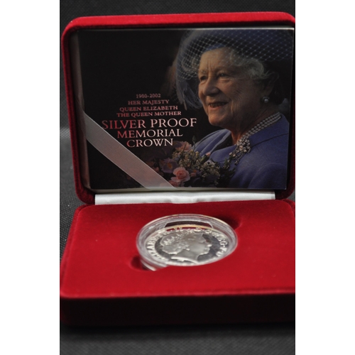 270 - Royal Memorabilia items - Boxed Silver Proof £5 Memorial Crown Her Majesty Queen Elizabeht The Queen... 