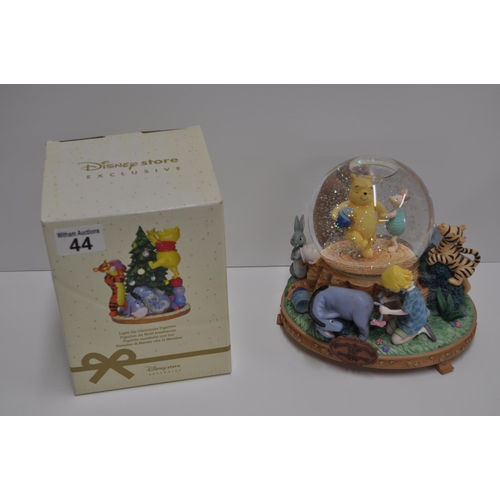 44 - Disney Exclusive Winnie the Pooh Light up Christmas figurine together with Winnie the Pooh 75th anni... 