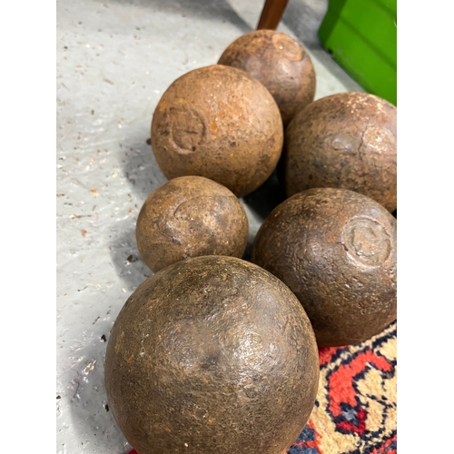 195 - A group of cannon balls of mixed sizes