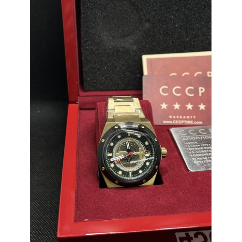 324 - A CCCP “CP-7060-44” in green/gold, limited edition no. 228/300, commemorating the first joint USA – ... 