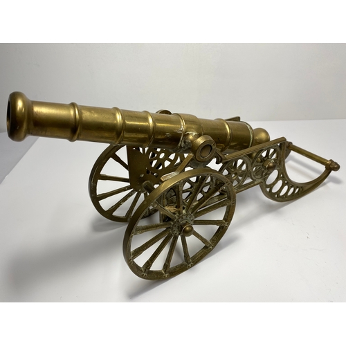 292 - x2 brass model cannons, approx barrel L20cm,  approx overall length 44cm x H  20cm with barrel fully... 