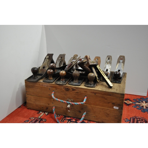 151 - A pine carpenters box containing a selection of woodworking planes to include makers Acorn, Record a... 