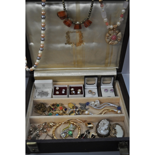 3 - A large quantity of costume jewellery to include necklaces, bracelets, bangles, earrings, rings etc.... 