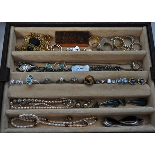 3 - A large quantity of costume jewellery to include necklaces, bracelets, bangles, earrings, rings etc.... 