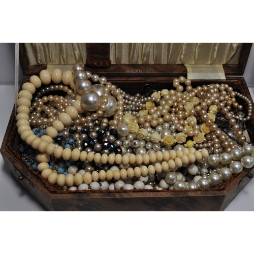 19 - Costume jewellery items to include beads, earrings, pearls, rings and brooches etc.