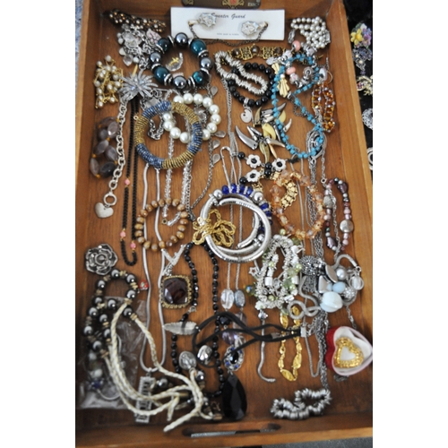 18 - Costume jewellery bundle consisting of an necklaces, bangles, rings and an array of brooches etc. (S... 