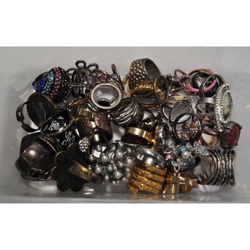 26 - A large quantity of costume/dress rings in various design, shapes and sizes