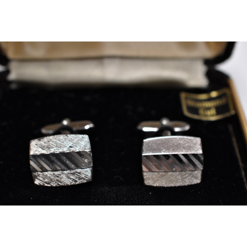 41 - Gentlemen 9ct gold cufflinks hallmarked Birmingham together with a selection of other cufflinks in b... 