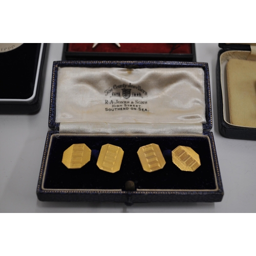 41 - Gentlemen 9ct gold cufflinks hallmarked Birmingham together with a selection of other cufflinks in b... 