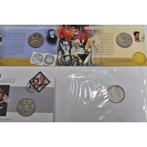 176 - Predominately Royal Mint bundle consisting Royal wedding commemorative William & Kate coin covers,  ... 