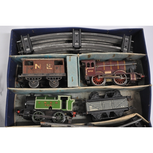 41 - Hornby  No 201 O Gauge Tank Goods Train Set track together with two other locomotives, train section... 