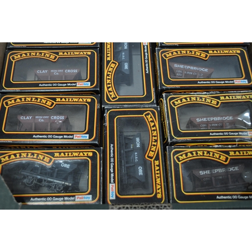 46 - Large quantity of Mainline Railways models including railway wagons and trailers x 22 in total