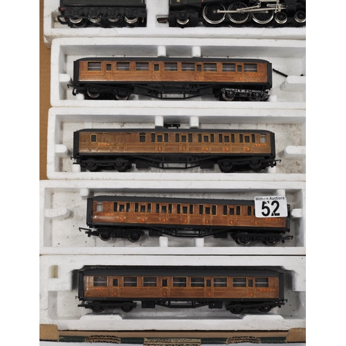 52 - Hornby and Triang model railway trains, in original polystyrene x 8 in total