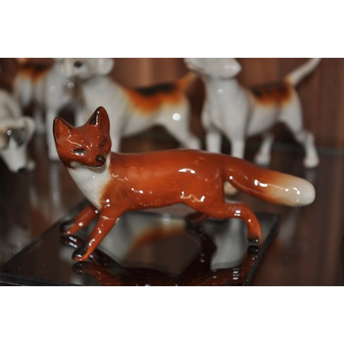 2 - A group of Beswick hunting dogs with fox, X6 items in total