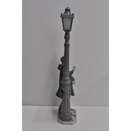 21 - Lladro Lamplighter model no. 05205 with original box