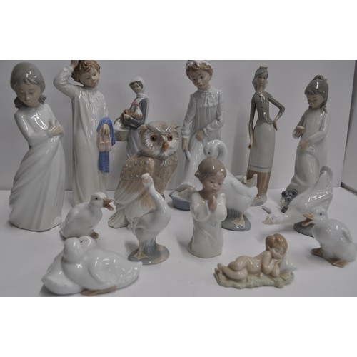 25 - A large quantity of LLadro and Nao figurines X15 in total