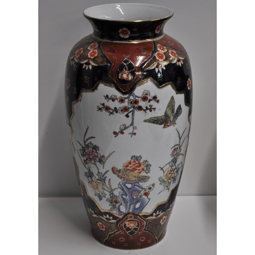 30 - Oriential items - Consisting a pair of Imari style vases showing birds and floral decoration measuri... 