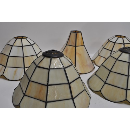 160 - x5 various Tiffany style / slag glass lamp shades with leaded trim