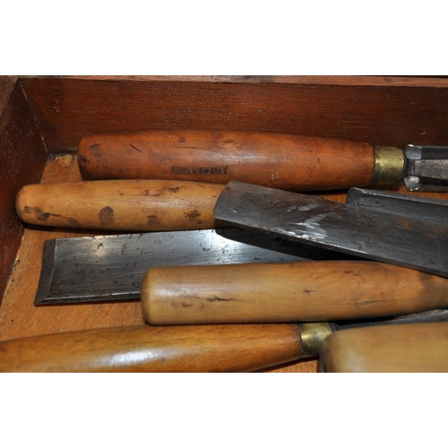 190 - Vintage carpenter's tools together with cabinet, items including wood-handled chisels, callipers and... 