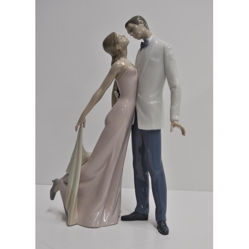 69 - Lladro Happy Anniversary model no. 010.06475, large figurine with original box