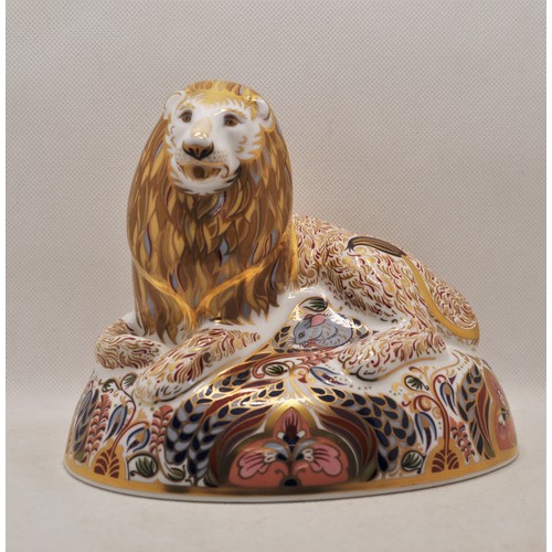 89 - Royal Crown Derby Paperweight Lion with Gold Stopper