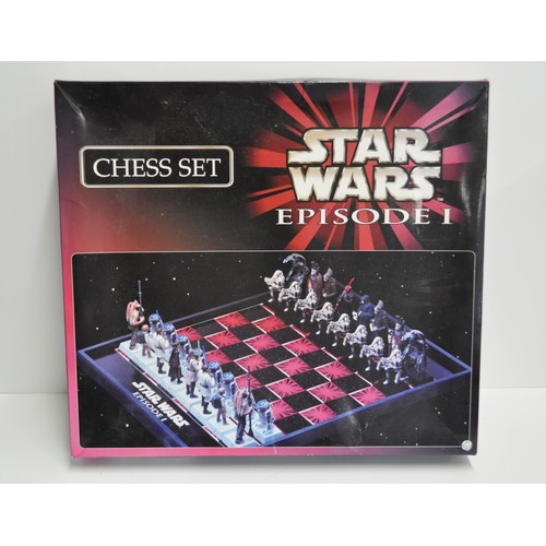 142 - Star Wars Episode 1 Chess Set Boxed and complete