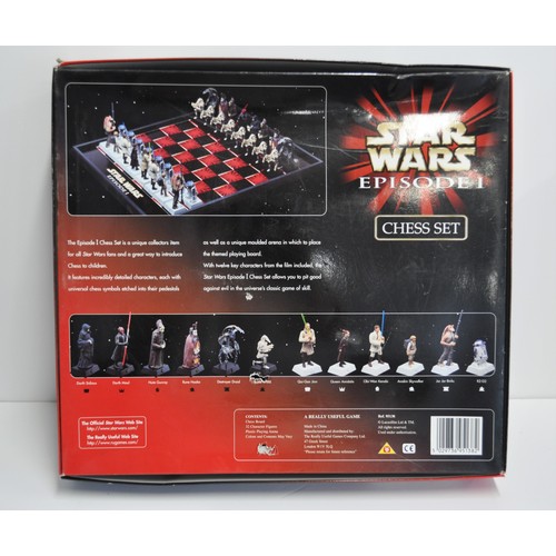 142 - Star Wars Episode 1 Chess Set Boxed and complete