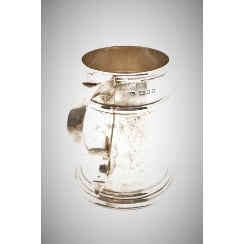 106 - A silver tankard, engraved 'Vi Nov. 11th 1933' hallmarked London. Approx weight 200g