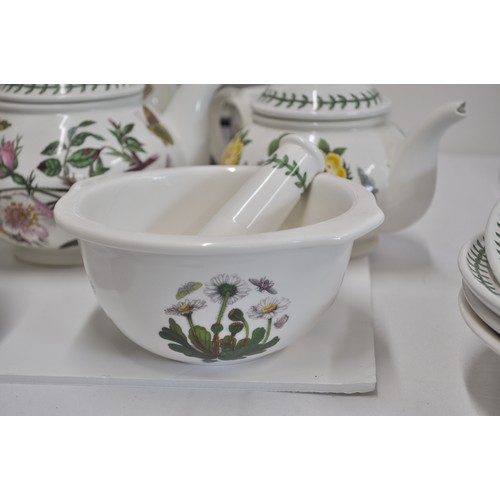 87 - Large quantity of Portmeirion Botanic Garden items to include tea pots, coffee pots, cups, plates in... 