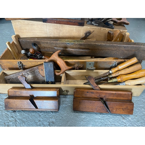 167 - Carpenters box containing tenon saws, a Record 0110 smoothing plane, Saws, T-squares and other plane... 