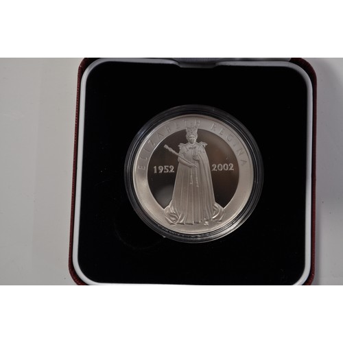 15 - Royal Mint The Queen's Golden Jubilee commemorative silver medal, approx. gross weight 28.2g, limite... 