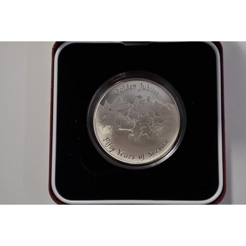 15 - Royal Mint The Queen's Golden Jubilee commemorative silver medal, approx. gross weight 28.2g, limite... 