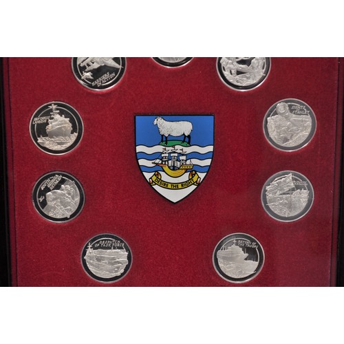 65 - The Birmingham Mint - Desire the Right 1982 Falklands silver coin set, consisting x9 solid sterling ... 